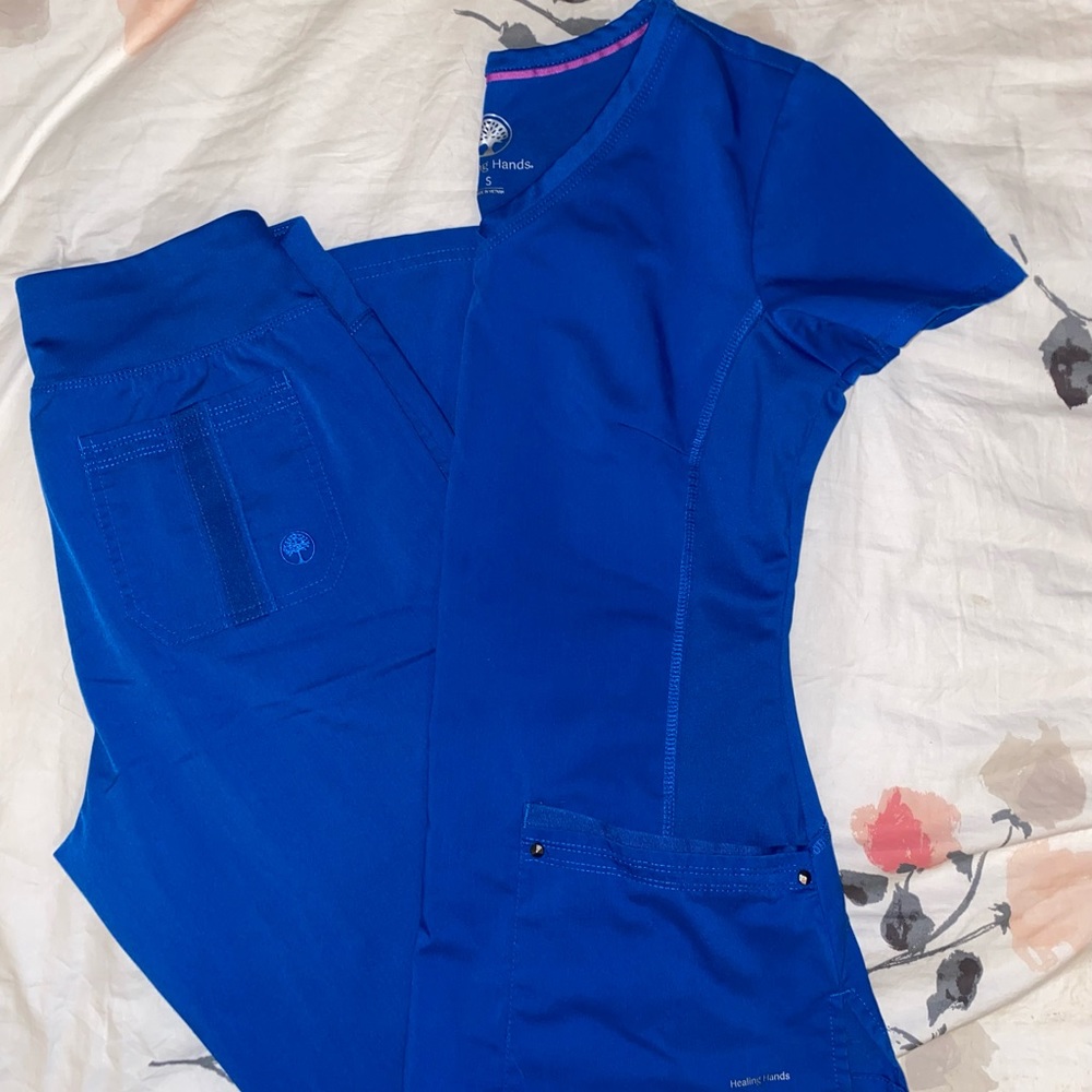 Barely worn! Small healing hands purple label yoga scrub set!